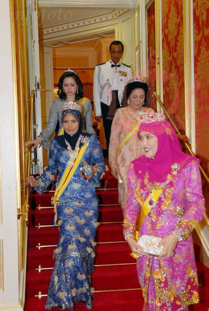 The royal family loved the british jeweller asprey & garrard so much they bought it (until it was sold five years later). Brunei Royals