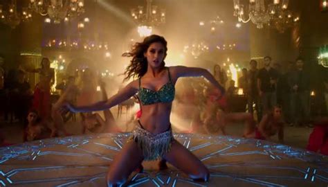 Disha Patani Asks Tiger Shroff Do You Love Me In The Most Sizzling
