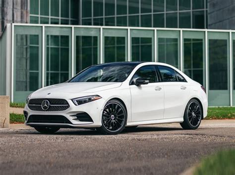 For greater engagement, the driver can choose to shift gears with paddles mounted. 2019 Mercedes-Benz A-class