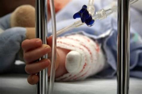 Un bambino di sedici mesi è morto in un incidente stradale avvenuto sulla provinciale tra erchie e oria nel brindisino. Cosenza, bimbo di 16 mesi in crisi respiratoria e con ...