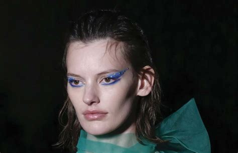 Unique Makeup And Hairstyles From Fall 2018 Runways Trendy