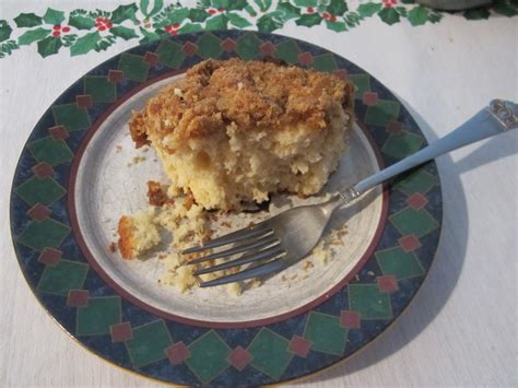 This coffee cake (aka breakfast cake in our house!) is a great recipe for such an occasion, as it is about a 4 on the quick scale and a 10 on the deliciousness scale! Life on Food: Christmas Morning Coffee Cake and WIAW