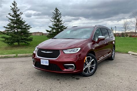 Millennial Moms Review 2021 Chrysler Pacifica Pinnacle Driving