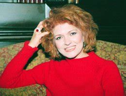 Gülden karaböcek bu konula ilgili beni fettan bir kadın olarak göstermek istedi ablam. Gülden Karaböcek Sevgililer Günü'nde coşturdu... Dilek ...