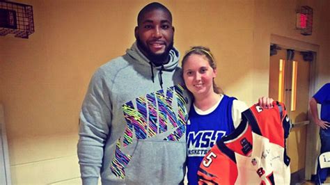 Nfl Player With Cancer Stricken Daughter Swaps Jerseys With College Athlete With Fatal Brain