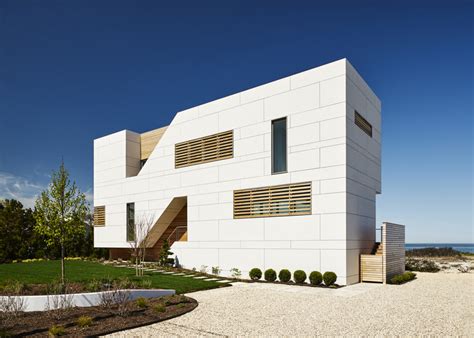 Berg design was approached by retired empty nesters whose primary residence at howard beach was devastated by hurricane sandy. North Sea / Berg Design Architecture | ArchDaily