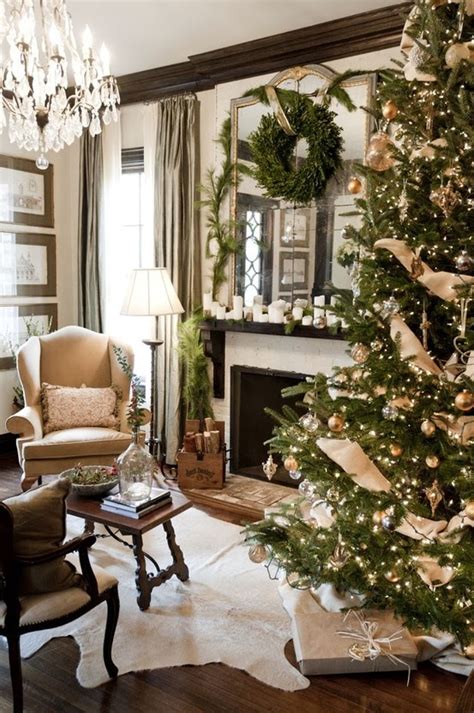 Beautiful blue and white christmas home decorating ideas (plus 18 other bloggers' christmas home tours) updated: Eye For Design: Simple And Elegant White Christmas Decor