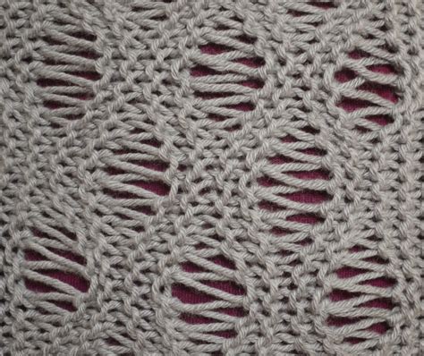 This video teaches you how to knit little squares with drop stitches. Knitting Novice: The Weekly Swatch, Part 4 - The Drop Stitch