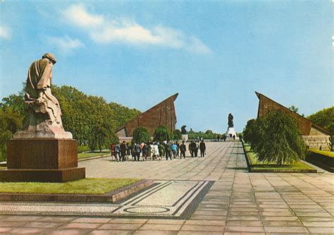 Die wohnung befindet sich im hochparterre. Berlin Treptower Park | Ehrenmal, Berlin stadt, Berlin