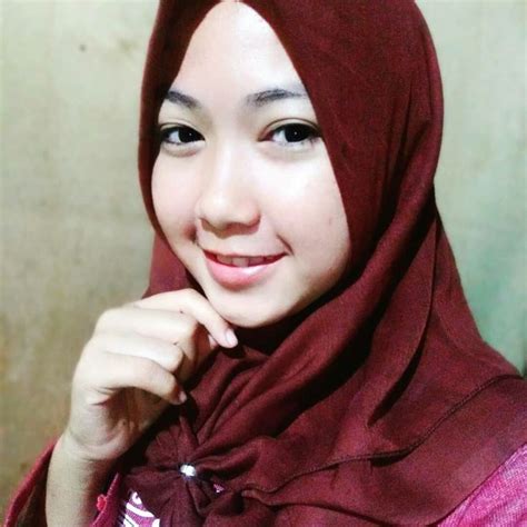 Pin By Memanjakan Mata Pria On Lokal Hijab Indonesian Gaya Hijab