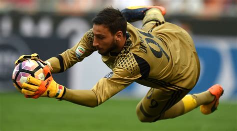 Gianluigi donnarumma, latest news & rumours, player profile, detailed statistics, career details and transfer information for the ac milan player, powered by goal.com. Gianluigi Donnarumma renews AC Milan contract until 2021 ...