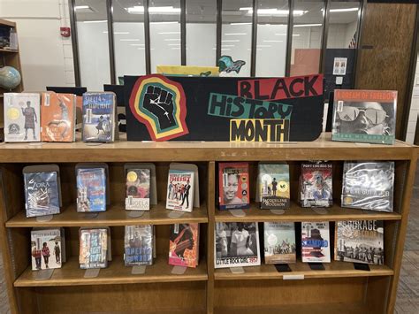 Mccombs Library Features New Genres Mccombs Middle School