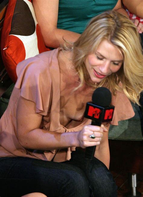 Claire Danes Flashes Boobs At The Mtv Show 2 Photos Thefappening