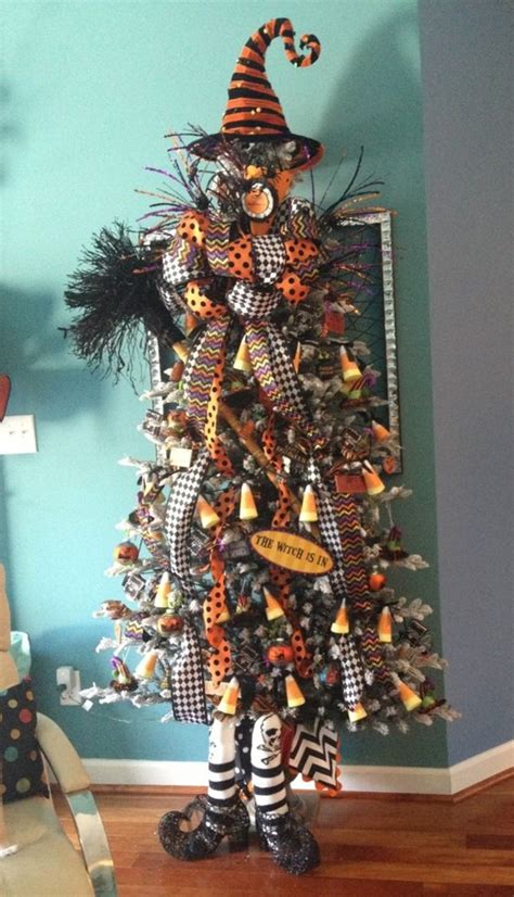 20 Decorated Halloween Trees