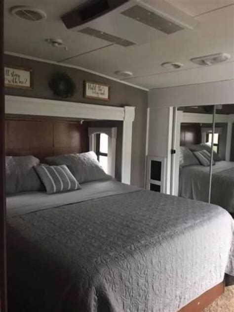 Let's discover together some innovative remodeling ideas that can help us turn our bedroom into a any remodeling process should start with the basics so that everything might be perfectly established. 40+Awesome Remodeling RV Decoration | Remodel bedroom ...