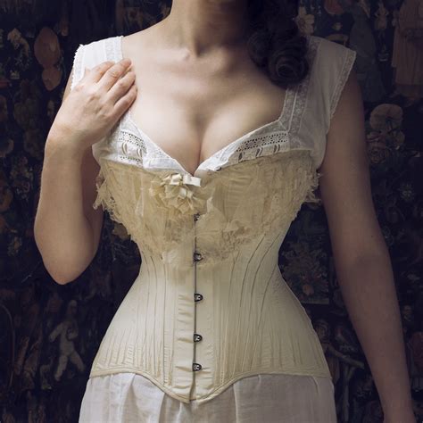 20 Pictures In The History Of Corsets Gallery EBaum S World