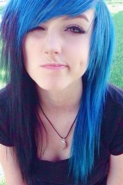 Blue Emo Hair In 2021 Aesthetic Hair Emo Hair Blue Hair