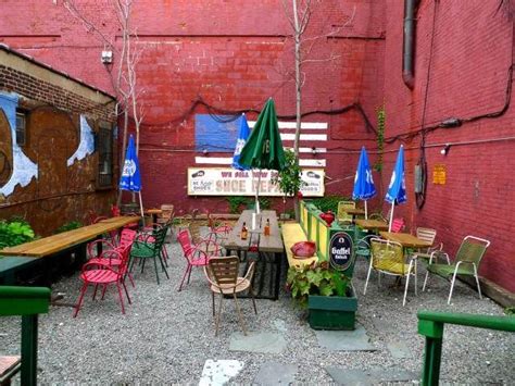The 14 Best Happy Hours In NYC | Best happy hour, Restaurant new york