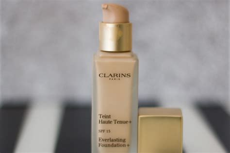 Le Fond De Teint Haute Tenue De Clarins Blood Is The New Black