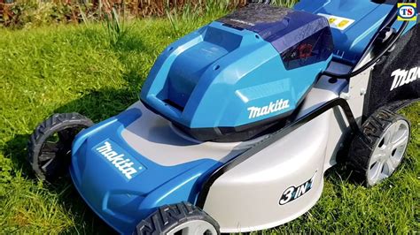 A Closer Look At The Makita 36v Cordless Lawnmower Toolstation Youtube