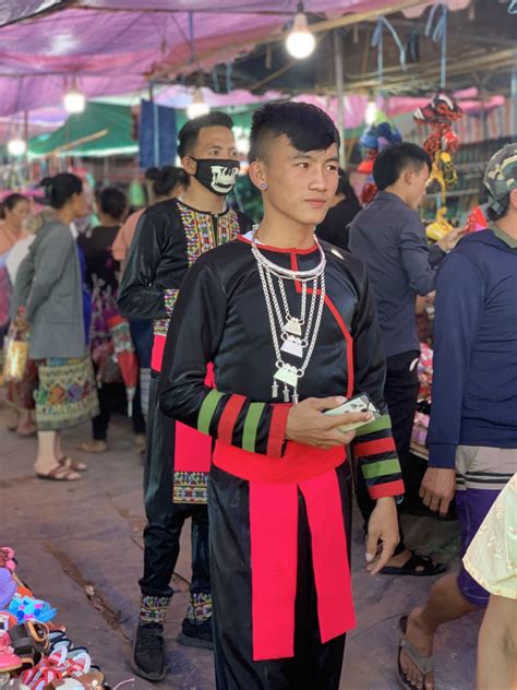 Pin by Kia Vue on Hmong Clothes from around the world | Traditional ...