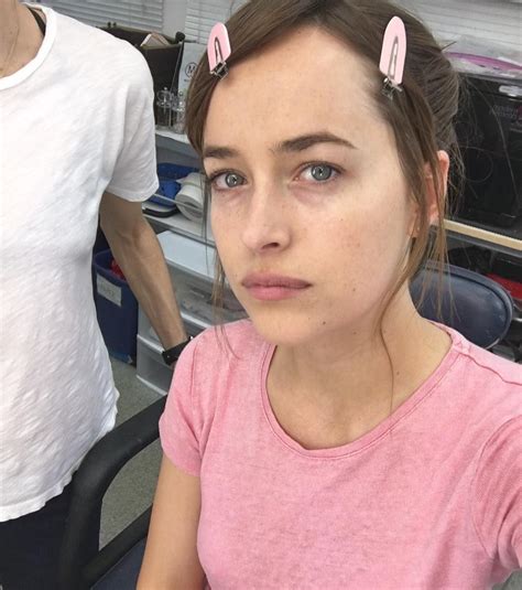 Dakota Johnson Shows Us How To Look Amazing In A Selfie Without Makeup Dakota Johnson