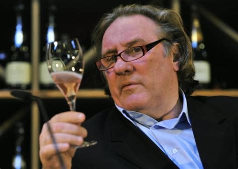 Последние твиты от gérard depardieu (@gegedeuxpardieu). Gerard Depardieu are propria linie aeriana: Cyran R dupa ...