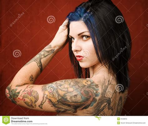 Femme Avec Des Tatouages Image Stock Image Du Fuselage 6120815