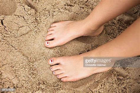 60 Meilleures 12 13 Girls Only Barefoot Photos Et Images Getty Images
