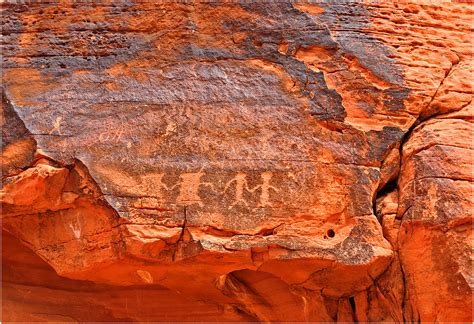 Valley Of Fire Petroglyphs Zr Chris In A Multip Flickr