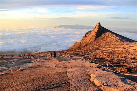 Melayu (suku asli), cina, india, dan eropa. 10 Gunung di Asia Tenggara yang Cocok untuk Berpetualang ...