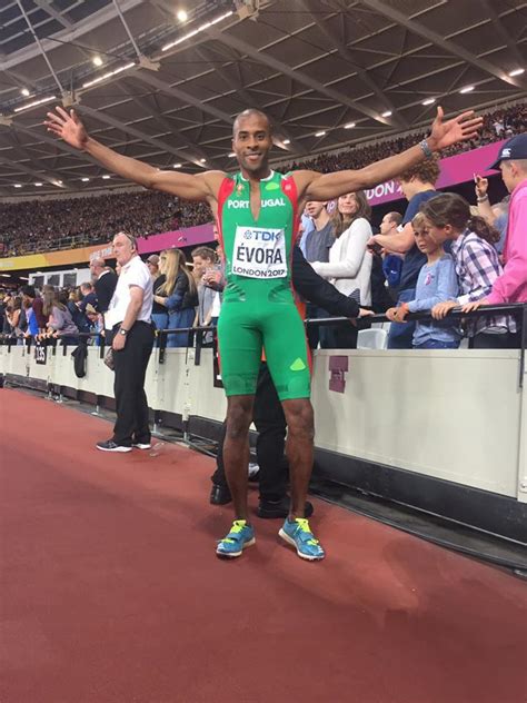 Página oficial do atleta português nelson évora. Nelson Évora Medalha de Bronze nos Mundiais de Atletismo ...