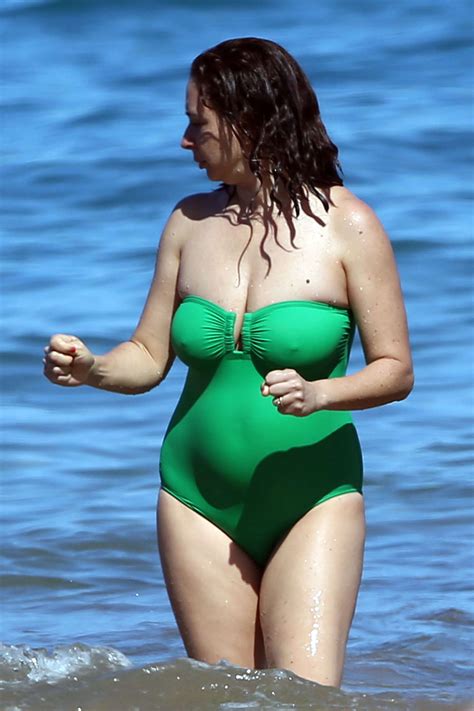 Maya Rudolph In Green Swimsuit 2016 09 GotCeleb