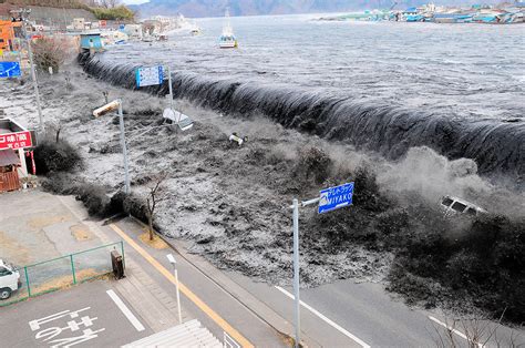2011 Earthquake And Tsunami 60 Powerful Photos Of The Disaster That Hit Japan Five Years Ago