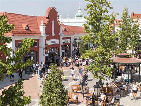 Das outdoor center parndorf entsteht in bester gesellschaft: Rekord: 80.000 Besucher beim Late Night Shopping im ...