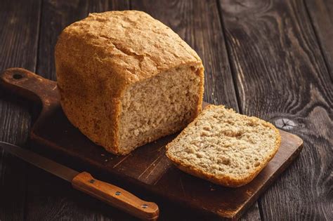 Démouler le pain de mie et le remettre 5/10 min au four pour obtenir un pain un peu plus doré. Recette pain de mie maison - Moelleux et rapide ...
