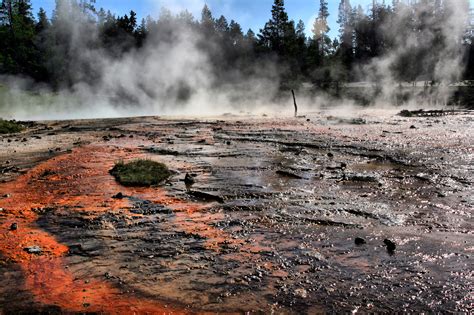 Yellowstone has active geothermal features with geysers and boiling mud pots throughout the park. Geothermal areas of Yellowstone - Wikiwand