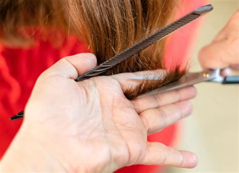 Why And How To Trim Long Hair To Keep It Healthy And Avoid The Split