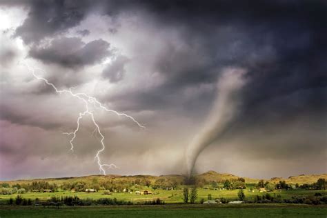 6 Signs a Tornado Is Coming | Emergency Essentials Blog