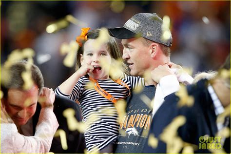 Peyton manning and his wife ashley thompson have 2 children, a pair of fraternal twins. Peyton Mannings' Kids Join Him on Super Bowl 2016 Field ...