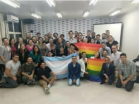 Entenda a (não) participação do jovem na política - Revista Esquinas