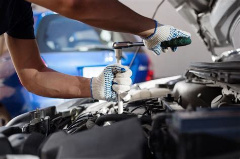 The average salary for a nascar mechanic is $54,000 per year, though some mechanics earn well over $150,000 per year the more valuable you are, the more opportunities you will have within the industry as a whole. How often your car needs to get serviced really depends on ...