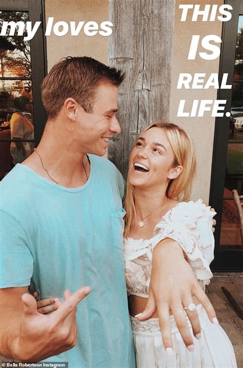 Duck Dynastys Sadie Robertson Announces Engagement To Christian Huff