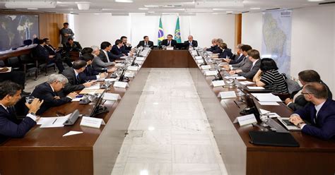 Bolsonaro Se Reúne Com Ministros No Palácio Do Planalto Tvdopovo