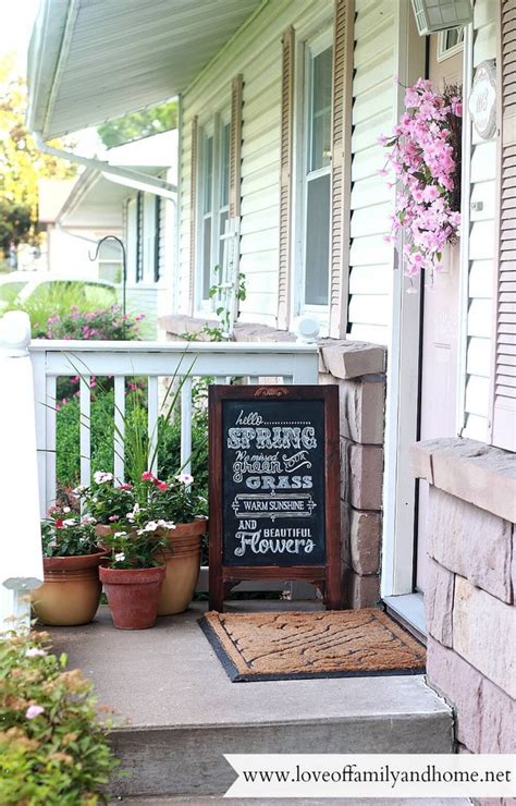 I cut the strips for greyson and showed him how to use the gluestick. Rustic Spring Porch Decor Ideas to Make Your Home Bloom ...
