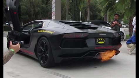 Lamborghini Aventador Revving And Shooting Flames Youtube