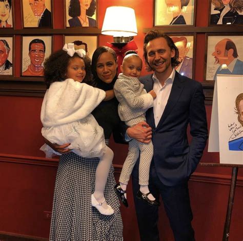 The star is currently known for playing oona in the handmaid's tale. 是總理孫女、比Taylor Swift更懂收服Loki!為何英倫男神Tom Hiddleston被Zawe ...