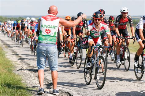 The cyclists hit the road as early as four in the morning. Csapattól függetlenül segítik egymást a magyarok a Tour de ...