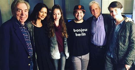 She and shirtless michael douglas soaked up the sun and catherine even got a massage as they continued their. Michael Douglas & Catherine Zeta-Jones: Für dieses Bild ...