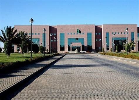 قال ابن إسحاق ‏:‏ وغزوة سالم بن عمير لقتل أبي عفك ، أحد بني عمرو بن عوف ثم بني عبيدة ، وكان قد نجم نفاقه ، حين قتل رسول الله صلى الله عليه وسلم الحارث ابن سويد بن صامت. بلدية تبوك - Arabic News Collections